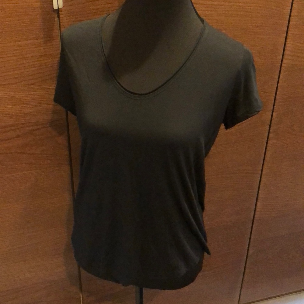 Vince T-shirt size Medium but fits like a Small